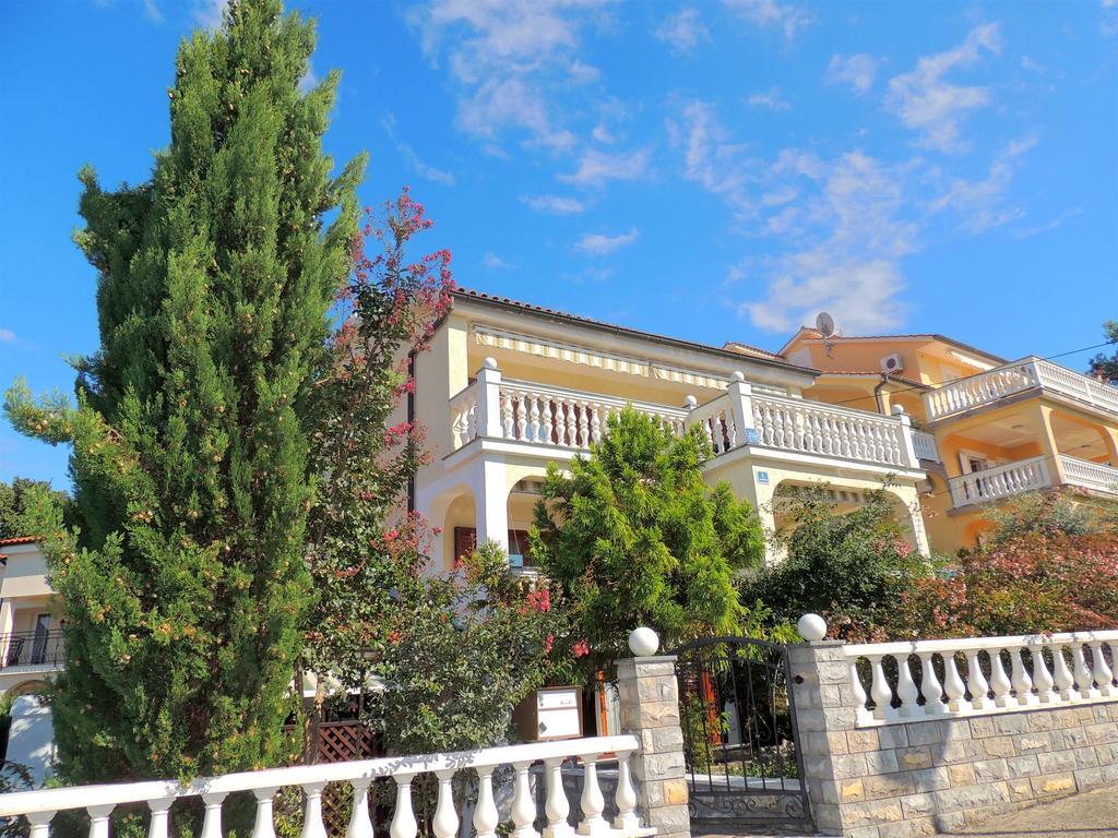 Apartments Martin Malinska Bagian luar foto